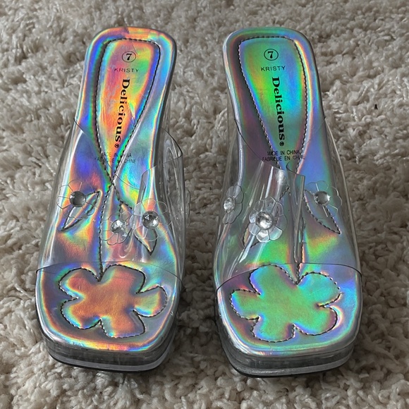 Delicious brand silver and clear acrylic platform sandals - size 7 - Picture 2 of 8
